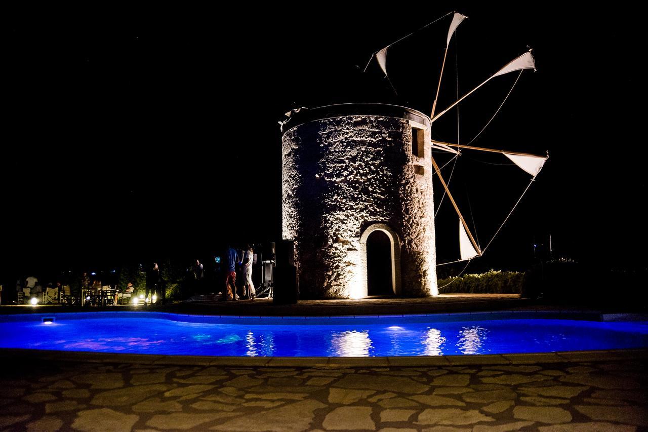 The Windmill Resort Mitáta Eksteriør bilde